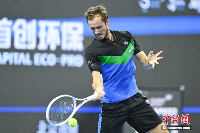 包含世界网球队强势英国网球队，梅德韦杰夫高光表现的词条