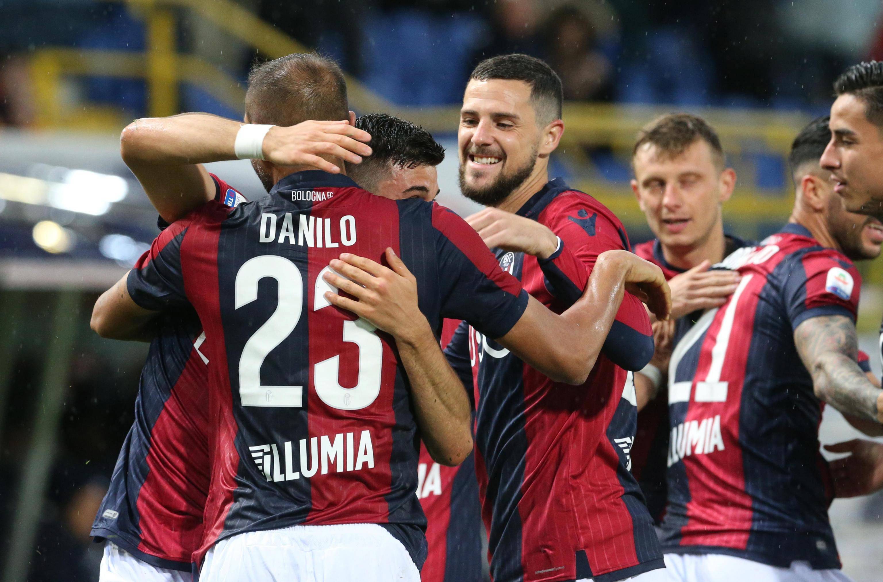 包含博洛尼亚中场频频犯错，球迷不满主教练的词条